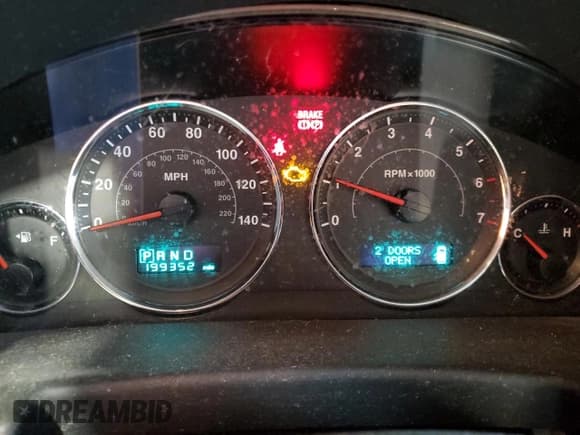 ✅ 2007 Jeep Commander Limited • VIN: 1J8HG58P07C671618 • Лот: 50188145. Опубликован ранее на Copart с пробегом 199 352 миль. Бесплатный доступ к архиву аукционных продаж из США и подробный отчёт об истории автомобиля на DreamBid. Изображение 9.