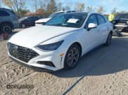 ✅ 2022 Hyundai Sonata SEL • VIN: KMHL14JA4NA167984 • Лот: 43449594. Опубликован ранее на IAAI с пробегом 17 970 миль. Бесплатный доступ к архиву аукционных продаж из США и подробный отчёт об истории автомобиля на DreamBid. Изображение 2.