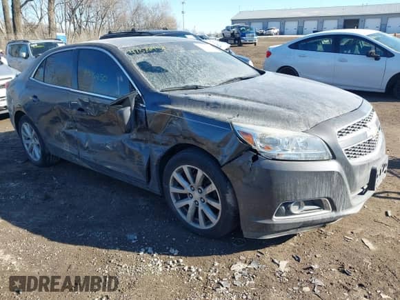 2013 Chevrolet Malibu LT z VIN 1G11E5SA4DF255089, wystawiony jako IAAI lot #41376450 z przebiegiem 159 824 mil mil oraz . Historia ofert i sprzedaży dostępna na DreamBid. Obrazek 6.