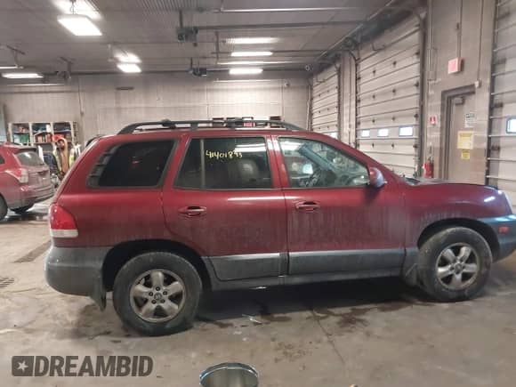 2005 Hyundai Santa Fe GLS с VIN KM8SC73EX5U935778, выставлен на аукционе IAAI как лот 41401893 с пробегом 248 365 миль миль и . История ставок и продаж доступна на DreamBid. Изображение 13.