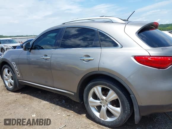 ✅ 2010 Infiniti FX • VIN: JN8AS1MW8AM855014 • Lot: 42581928. Wystawiony na IAAI z przebiegiem 262 728 mil. Bezpłatny archiwum sprzedaży aukcyjnych z USA i szczegółowy raport historii pojazdu na DreamBid. Zdjęcie 14.