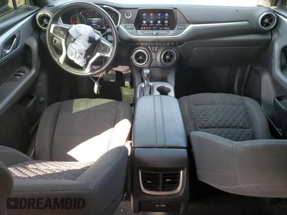 2020 Chevrolet Blazer LT z VIN 3GNKBHRS3LS531610, wystawiony jako Copart lot #68081934 z przebiegiem Nie podano mil oraz Szkoda całkowita • Salvage title. Historia ofert i sprzedaży dostępna na DreamBid. Obrazek 8.