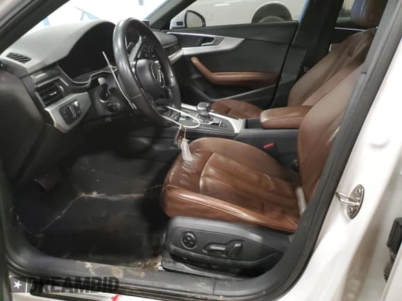 ✅ 2018 Audi A4 Prestige • VIN: WAUFNAF42JA131659 • Лот: 48222475. Опубликован ранее на Copart с пробегом 190 795 миль. Бесплатный доступ к архиву аукционных продаж из США и подробный отчёт об истории автомобиля на DreamBid. Изображение 7.