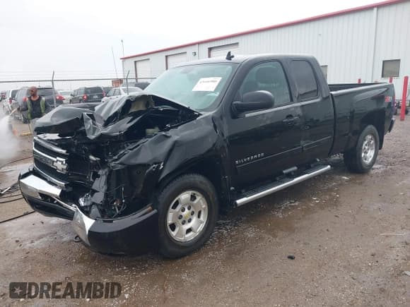 ✅ 2011 Chevrolet Silverado 1500 LT • VIN: 1GCRKSE39BZ366070 • Lot: 43446980. Wystawiony na IAAI z przebiegiem 118 222 mil. Bezpłatny archiwum sprzedaży aukcyjnych z USA i szczegółowy raport historii pojazdu na DreamBid. Zdjęcie 18.