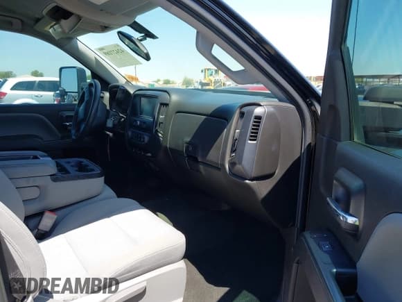 ✅ 2018 Chevrolet Silverado 1500 Custom • VIN: 1GCRCPEH8JZ249682 • Lot: 42427189. Wystawiony na IAAI z przebiegiem 59 891 mil. Bezpłatny archiwum sprzedaży aukcyjnych z USA i szczegółowy raport historii pojazdu na DreamBid. Zdjęcie 5.