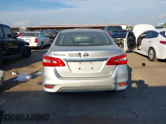 ✅ 2018 Nissan Sentra SR • VIN: 3N1AB7AP8JY276682 • Lot: 43452775. Listed on IAAI with 123,605 mi. Free auction sales archive from the USA and detailed vehicle history report at DreamBid. Image 16.