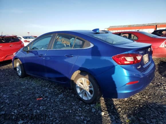 2019 Chevrolet Cruze LT с VIN 1G1BE5SM1K7103664, выставлен на аукционе Copart как лот 70132035 с пробегом 110 726 миль миль и Списание • Salvage title. История ставок и продаж доступна на DreamBid. Изображение 2.