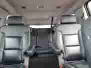 2017 Chevrolet Suburban LT z VIN 1GNSKHKC5HR276245, wystawiony jako Copart lot #74687144 z przebiegiem 257 186 mil mil oraz Czysty tytuł • Clean title. Historia ofert i sprzedaży dostępna na DreamBid. Obrazek 10.