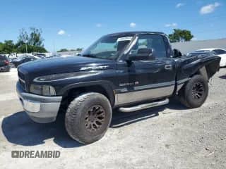 1998 Dodge 1500 z VIN 1B7HF16Z1WS568252, wystawiony jako Copart lot #84449575 z przebiegiem Nie podano mil oraz Szkoda całkowita • Salvage title. Historia ofert i sprzedaży dostępna na DreamBid. Obrazek 1.