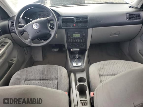 ✅ 2003 Volkswagen Golf GL • VIN: 9BWFK61J634056025 • Lot: 51135995. Wystawiony na Copart z przebiegiem 140 666 mil. Bezpłatny archiwum sprzedaży aukcyjnych z USA i szczegółowy raport historii pojazdu na DreamBid. Zdjęcie 8.