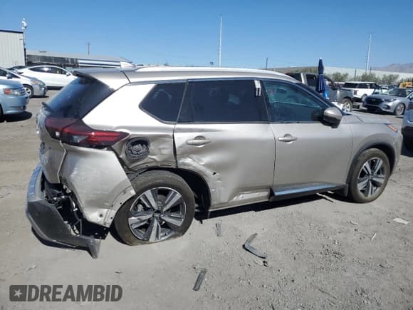 ✅ 2022 Nissan Rogue Platinum • VIN: JN8BT3DC4NW119894 • Lot: 66713675. Wystawiony na Copart z przebiegiem 13 152 mil. Bezpłatny archiwum sprzedaży aukcyjnych z USA i szczegółowy raport historii pojazdu na DreamBid. Zdjęcie 3.