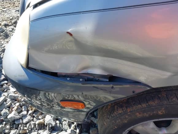 2005 Hyundai Santa Fe GLS z VIN KM8SC13D15U989331, wystawiony jako IAAI lot #41653296 z przebiegiem Nie podano mil oraz . Historia ofert i sprzedaży dostępna na DreamBid. Obrazek 6.