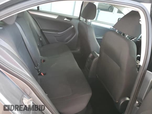 ✅ 2015 Volkswagen Jetta SE • VIN: 3VWD07AJ1FM298126 • Lot: 82627695. Wystawiony na Copart z przebiegiem 114 773 mil. Bezpłatny archiwum sprzedaży aukcyjnych z USA i szczegółowy raport historii pojazdu na DreamBid. Zdjęcie 10.