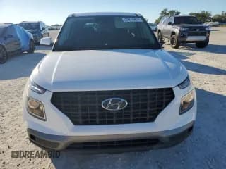 ✅ 2020 Hyundai Venue SE • VIN: KMHRB8A34LU049090 • Lot: 82616874. Wystawiony na Copart z przebiegiem 34 258 mil. Bezpłatny archiwum sprzedaży aukcyjnych z USA i szczegółowy raport historii pojazdu na DreamBid. Zdjęcie 5.