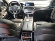✅ 2019 BMW 7 Series 750i xDrive • VIN: WBA7B0C54KG527501 • Lot: 56208675. Wystawiony na Copart z przebiegiem 34 471 mil. Bezpłatny archiwum sprzedaży aukcyjnych z USA i szczegółowy raport historii pojazdu na DreamBid. Zdjęcie 8.