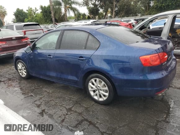 ✅ 2011 Volkswagen Jetta SE • VIN: 3VWDZ7AJ9BM104524 • Lot: 89451785. Wystawiony na Copart z przebiegiem 137 045 mil. Bezpłatny archiwum sprzedaży aukcyjnych z USA i szczegółowy raport historii pojazdu na DreamBid. Zdjęcie 2.