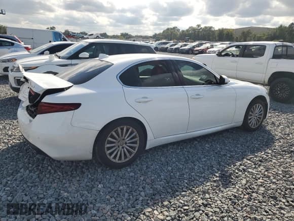 ✅ 2021 Alfa Romeo Giulia • VIN: ZARFAMAN6M7646879 • Lot: 82471935. Listed on Copart with 46,967 mi. Free auction sales archive from the USA and detailed vehicle history report at DreamBid. Image 3.