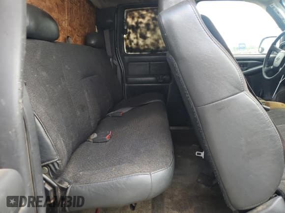 ✅ 2002 Chevrolet Silverado 1500 • VIN: 1GBHC29U62E300518 • Лот: 54900015. Опубликован ранее на Copart с пробегом Не указан. Бесплатный доступ к архиву аукционных продаж из США и подробный отчёт об истории автомобиля на DreamBid. Изображение 10.