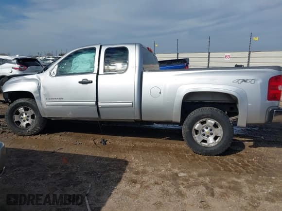 ✅ 2011 Chevrolet Silverado 1500 LT • VIN: 1GCRKSE39BZ378803 • Lot: 41406822. Listed on IAAI with 110,728 mi. Free auction sales archive from the USA and detailed vehicle history report at DreamBid. Image 14.