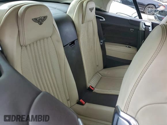 ✅ 2016 Bentley Continental GT V8 • VIN: SCBGT3ZA2GC054995 • Lot: 96621765. Wystawiony na Copart z przebiegiem 14 802 mil. Bezpłatny archiwum sprzedaży aukcyjnych z USA i szczegółowy raport historii pojazdu na DreamBid. Zdjęcie 10.