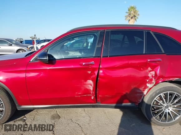 ✅ 2019 Mercedes-Benz GLC 300 • VIN: WDC0G4JB6KV121361 • Лот: 43421013. Опубликован ранее на IAAI с пробегом 28 997 миль. Бесплатный доступ к архиву аукционных продаж из США и подробный отчёт об истории автомобиля на DreamBid. Изображение 14.