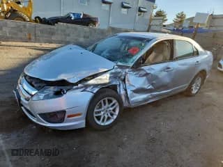 ✅ 2011 Ford Fusion S • VIN: 3FAHP0GA3BR286366 • Лот: 81694575. Опубликован ранее на Copart с пробегом Не указан. Бесплатный доступ к архиву аукционных продаж из США и подробный отчёт об истории автомобиля на DreamBid. Изображение 1.