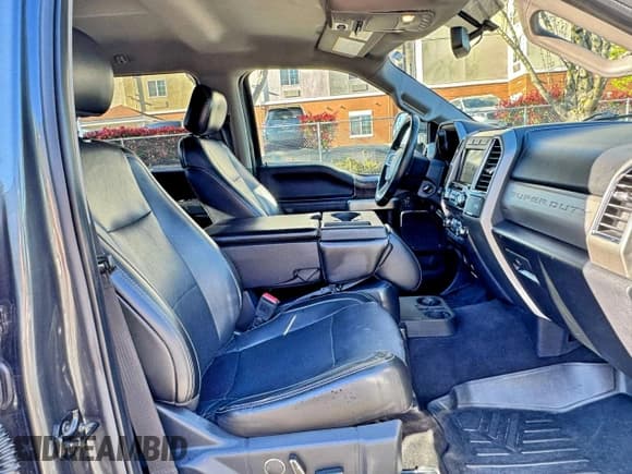 ✅ 2018 Ford F-350 XL • VIN: 1FT8W3BT8JEB10390 • Лот: 97057925. Опубликован ранее на Copart с пробегом 186 099 миль. Бесплатный доступ к архиву аукционных продаж из США и подробный отчёт об истории автомобиля на DreamBid. Изображение 5.