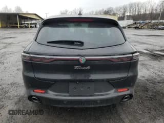 ✅ 2024 Alfa Romeo Tonale Veloce • VIN: ZASPATDW5R3050744 • Lot: 46636565. Wystawiony na Copart z przebiegiem 5 555 mil. Bezpłatny archiwum sprzedaży aukcyjnych z USA i szczegółowy raport historii pojazdu na DreamBid. Zdjęcie 6.