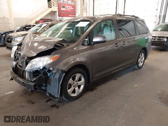 ✅ 2014 Toyota Sienna LE • VIN: 5TDKK3DC9ES506519 • Lot: 43440398. Listed on IAAI with 136,970 mi. Free auction sales archive from the USA and detailed vehicle history report at DreamBid. Image 18.