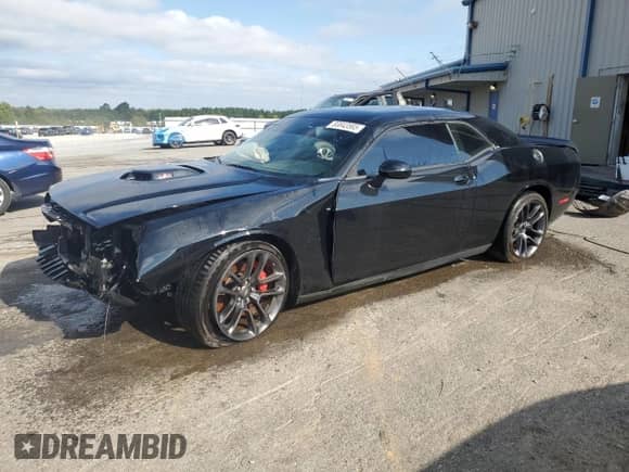 2021 Dodge Challenger R/T Scat Pack Widebody z VIN 2C3CDZFJ7MH603202, wystawiony jako Copart lot #83843565 z przebiegiem 49 561 mil mil oraz Czysty tytuł • Clean title. Historia ofert i sprzedaży dostępna na DreamBid. Obrazek 1.