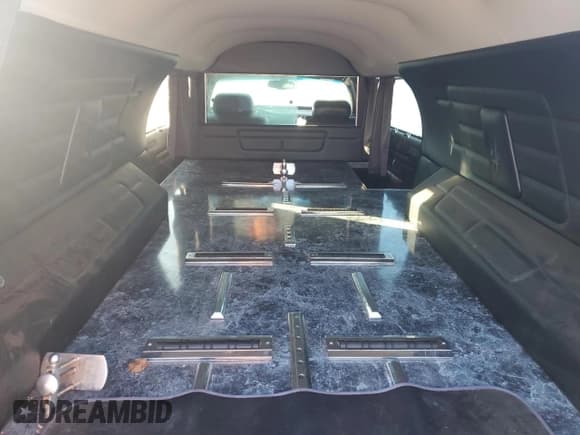 ✅ 1999 Cadillac DeVille Limousine • VIN: 1GEEH90Y1XU500784 • Лот: 90866495. Опубликован ранее на Copart с пробегом 49 734 миль. Бесплатный доступ к архиву аукционных продаж из США и подробный отчёт об истории автомобиля на DreamBid. Изображение 10.