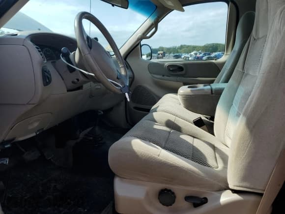 ✅ 2002 Ford F-150 XL • VIN: 1FTRF18W62NA19338 • Лот: 81080905. Опубликован ранее на Copart с пробегом Не указан. Бесплатный доступ к архиву аукционных продаж из США и подробный отчёт об истории автомобиля на DreamBid. Изображение 7.