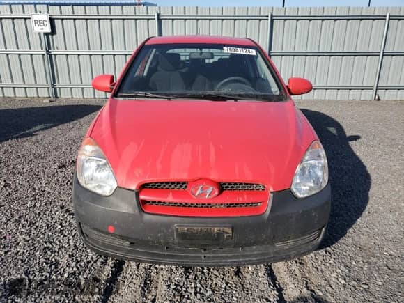 2008 Hyundai Accent L z VIN KMHCN35C68U092394, wystawiony jako Copart lot #76981624 z przebiegiem 157 154 mil mil oraz Czysty tytuł • Clean title. Historia ofert i sprzedaży dostępna na DreamBid. Obrazek 5.