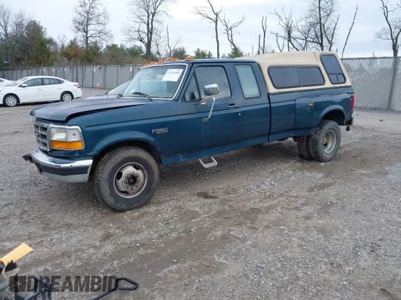 ✅ 1997 Ford F-350 • VIN: 1FTJX35F2VEC26419 • Lot: 43767690. Wystawiony na IAAI z przebiegiem 182 873 mil. Bezpłatny archiwum sprzedaży aukcyjnych z USA i szczegółowy raport historii pojazdu na DreamBid. Zdjęcie 2.
