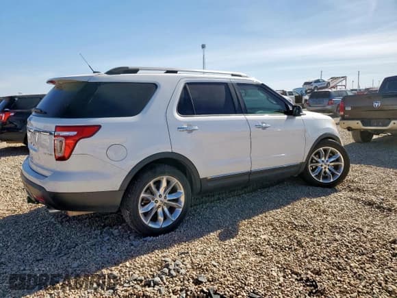 ✅ 2015 Ford Explorer XLT • VIN: 1FM5K7D8XFGA45337 • Lot: 91993985. Listed on Copart with 173,490 mi. Free auction sales archive from the USA and detailed vehicle history report at DreamBid. Image 3.
