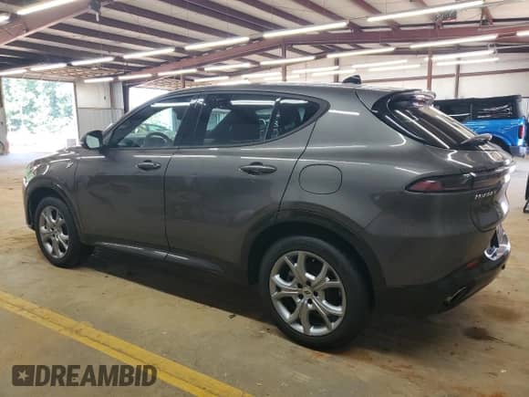 2024 Dodge Hornet R/T z VIN ZACPDFCW9R3A28979, wystawiony jako Copart lot #63457745 z przebiegiem 14 642 mil mil oraz Czysty tytuł • Clean title. Historia ofert i sprzedaży dostępna na DreamBid. Obrazek 2.