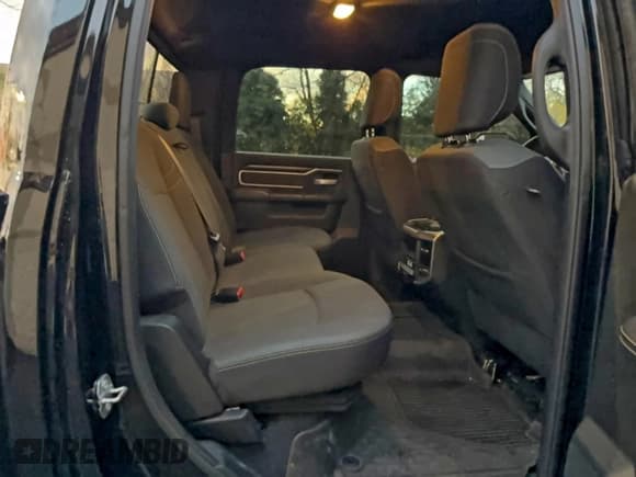 ✅ 2022 Ram 2500 Big Horn • VIN: 3C6UR5DLXNG117846 • Lot: 96195415. Wystawiony na Copart z przebiegiem 94 718 mil. Bezpłatny archiwum sprzedaży aukcyjnych z USA i szczegółowy raport historii pojazdu na DreamBid. Zdjęcie 6.