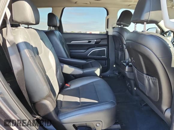 ✅ 2022 Kia Telluride S • VIN: 5XYP64HC8NG197214 • Lot: 90264225. Listed on Copart with 56,786 mi. Free auction sales archive from the USA and detailed vehicle history report at DreamBid. Image 11.