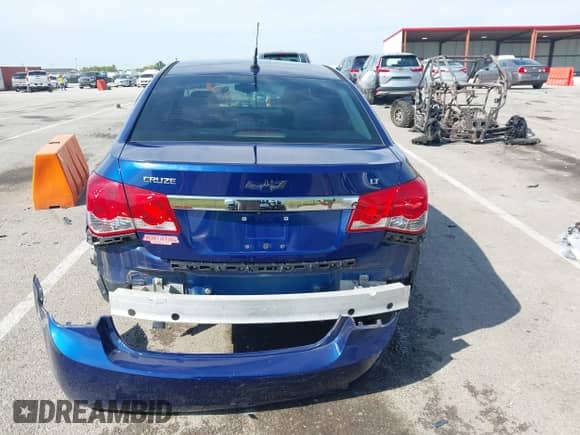 2013 Chevrolet Cruze 1LT z VIN 1G1PC5SB5D7110131, wystawiony jako IAAI lot #43332613 z przebiegiem 110 051 mil mil oraz . Historia ofert i sprzedaży dostępna na DreamBid. Obrazek 16.