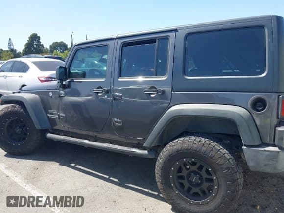 ✅ 2016 Jeep Wrangler Unlimited Sport • VIN: 1C4BJWDG7GL229364 • Lot: 42239069. Wystawiony na IAAI z przebiegiem 87 001 mil. Bezpłatny archiwum sprzedaży aukcyjnych z USA i szczegółowy raport historii pojazdu na DreamBid. Zdjęcie 14.