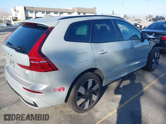 ✅ 2024 Volvo XC60 Plus Dark Theme • VIN: YV4H60DL6R1846806 • Lot: 41670948. Listed on IAAI with Not provided. Free auction sales archive from the USA and detailed vehicle history report at DreamBid. Image 4.