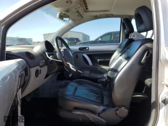 ✅ 2001 Volkswagen Beetle GLS • VIN: 3VWCD21C61M410996 • Lot: 84971874. Listed on Copart with 113,054 mi. Free auction sales archive from the USA and detailed vehicle history report at DreamBid. Image 7.