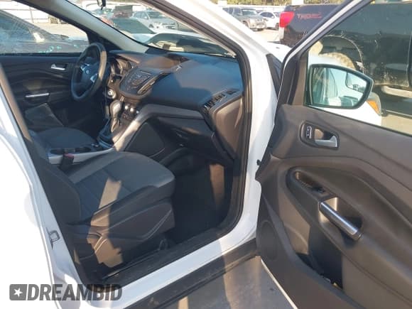 ✅ 2016 Ford Escape SE • VIN: 1FMCU9GX1GUC26717 • Лот: 43189124. Опубликован ранее на IAAI с пробегом 104 619 миль. Бесплатный доступ к архиву аукционных продаж из США и подробный отчёт об истории автомобиля на DreamBid. Изображение 5.