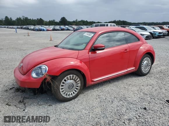 ✅ 2014 Volkswagen Beetle 2.5L • VIN: 3VWJP7AT7EM611842 • Лот: 81040665. Опубликован ранее на Copart с пробегом 142 970 миль. Бесплатный доступ к архиву аукционных продаж из США и подробный отчёт об истории автомобиля на DreamBid. Изображение 1.