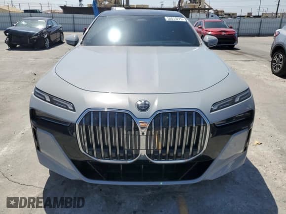 ✅ 2023 BMW 7 Series 740i • VIN: WBA23EH05PCM61539 • Lot: 58013225. Wystawiony na Copart z przebiegiem 16 242 mil. Bezpłatny archiwum sprzedaży aukcyjnych z USA i szczegółowy raport historii pojazdu na DreamBid. Zdjęcie 5.