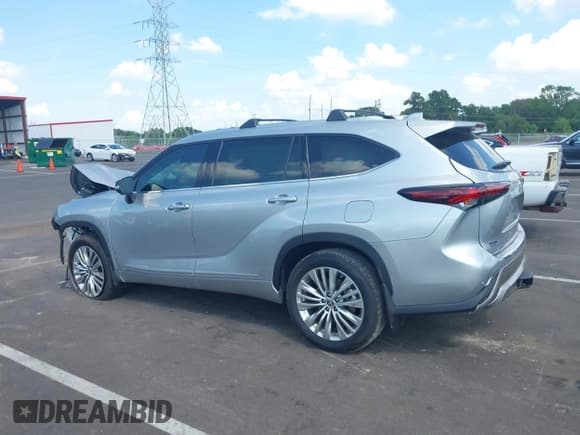 ✅ 2025 Toyota Highlander Hybrid Platinum • VIN: 5TDEBRCH6SS660601 • Lot: 42733893. Listed on IAAI with 7,818 mi. Free auction sales archive from the USA and detailed vehicle history report at DreamBid. Image 14.