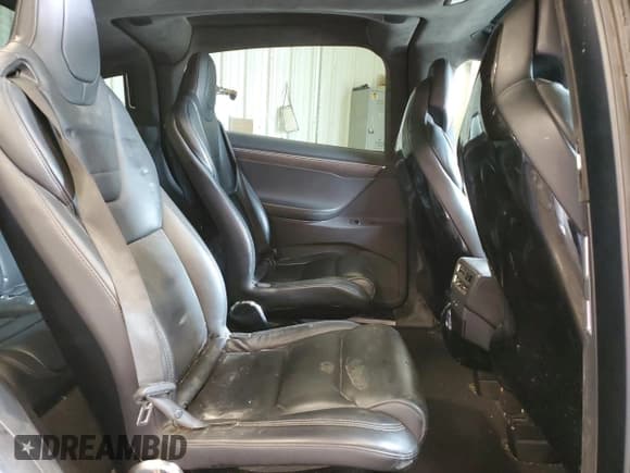 ✅ 2017 Tesla Model X 90D • VIN: 5YJXCBE20HF043732 • Lot: 54603735. Wystawiony na Copart z przebiegiem 107 147 mil. Bezpłatny archiwum sprzedaży aukcyjnych z USA i szczegółowy raport historii pojazdu na DreamBid. Zdjęcie 11.