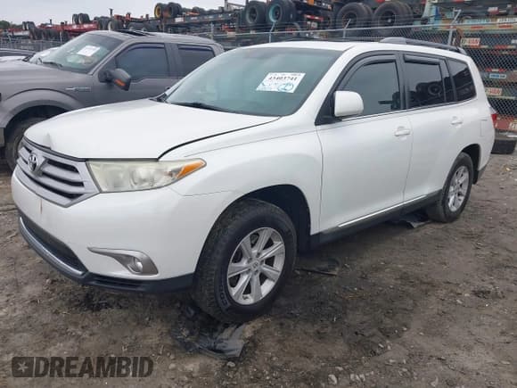 ✅ 2013 Toyota Highlander SE • VIN: 5TDZK3EH0DS104847 • Lot: 43403741. Listed on IAAI with 215,875 mi. Free auction sales archive from the USA and detailed vehicle history report at DreamBid. Image 17.