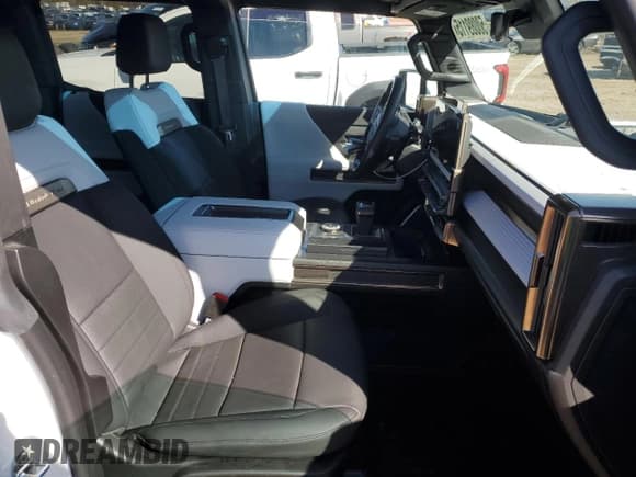 ✅ 2022 GMC HUMMER EV • VIN: 1GT40FDAXNU100033 • Lot: 50089115. Wystawiony na Copart z przebiegiem 3 866 mil. Bezpłatny archiwum sprzedaży aukcyjnych z USA i szczegółowy raport historii pojazdu na DreamBid. Zdjęcie 13.