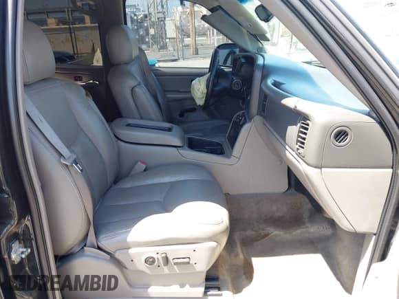 ✅ 2005 Chevrolet Suburban LT • VIN: 3GNGC26G85G249890 • Лот: 42348239. Опубликован ранее на IAAI с пробегом 185 416 миль. Бесплатный доступ к архиву аукционных продаж из США и подробный отчёт об истории автомобиля на DreamBid. Изображение 5.